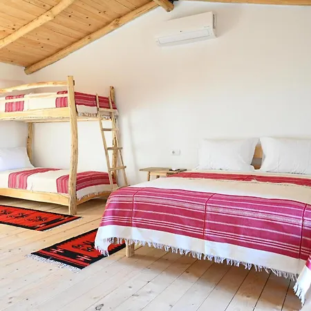 Me Ra, Mrizi Zanave Kır Evi