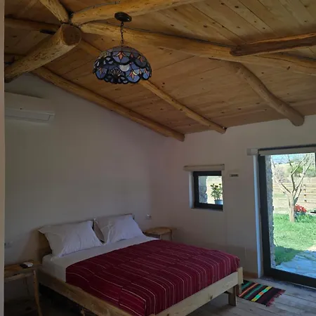 Me Ra, Mrizi Zanave Kır Evi