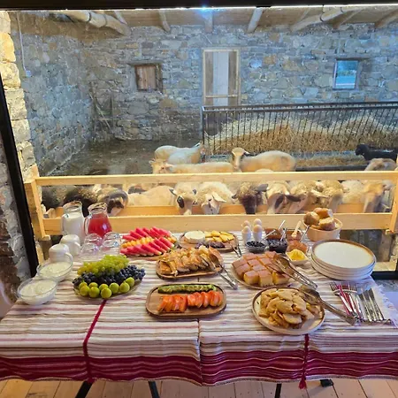 منزل ريفي Me Ra, Mrizi Zanave *