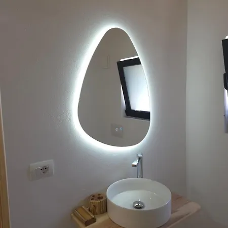 منزل ريفي Me Ra, Mrizi Zanave *