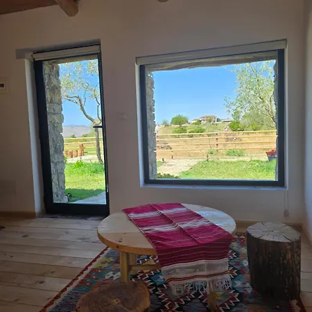 Me Ra, Mrizi Zanave منزل ريفي Fishte