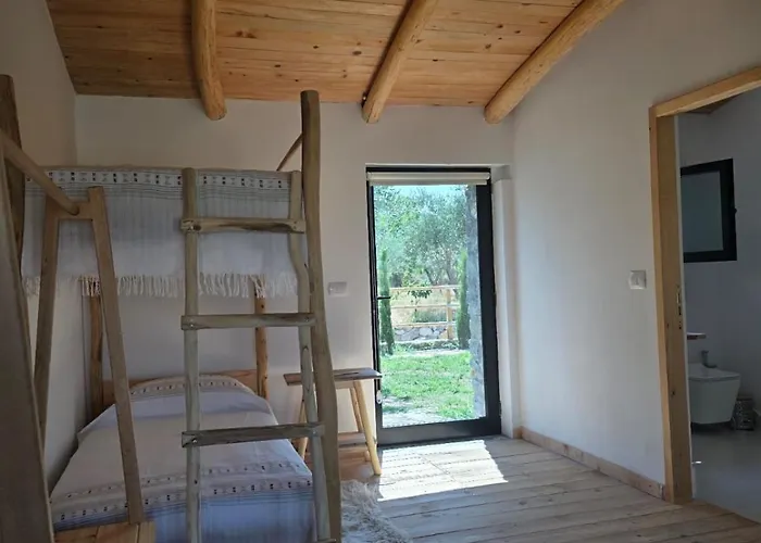 Casa de Campo Me Ra, Mrizi Zanave Fishte